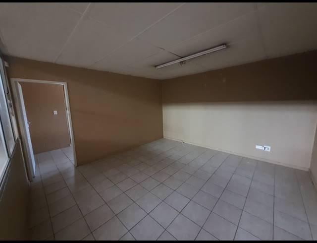 240M² WAREHOUSE TO LET IN DRIEHOEK